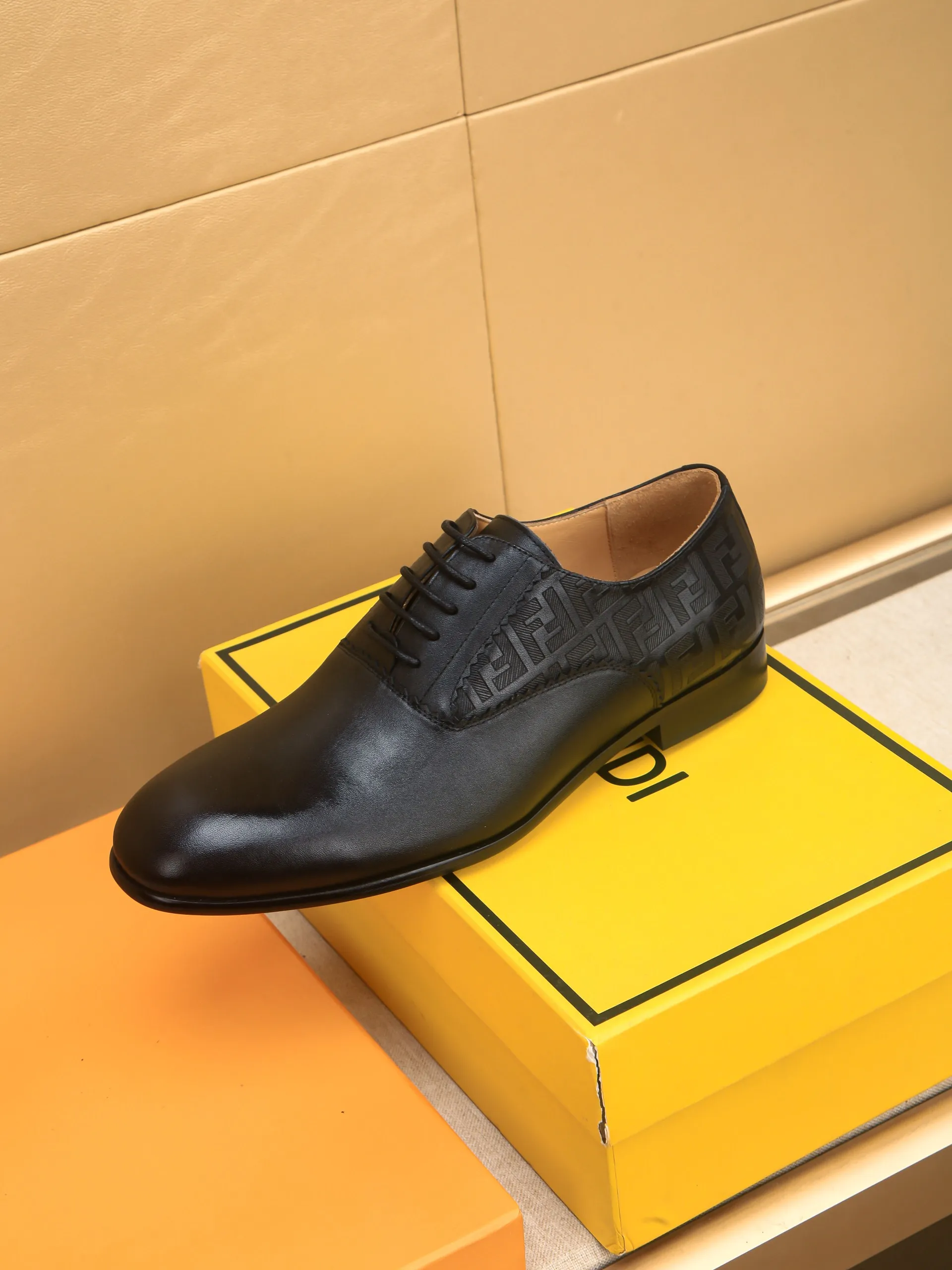 Men's shoes💰460 🕷🕷【FENDI】The latest men's formal leather shoes🇨🇳Classic series not to be missed💯The first layer is made of imported first-layer cowhide☘Original quality, the leather is smooth and delicate🎋Awesome version, perfect streamlined outline🍇🐮Leather lining, code number 39-44...(customized at 38.45.46.47)